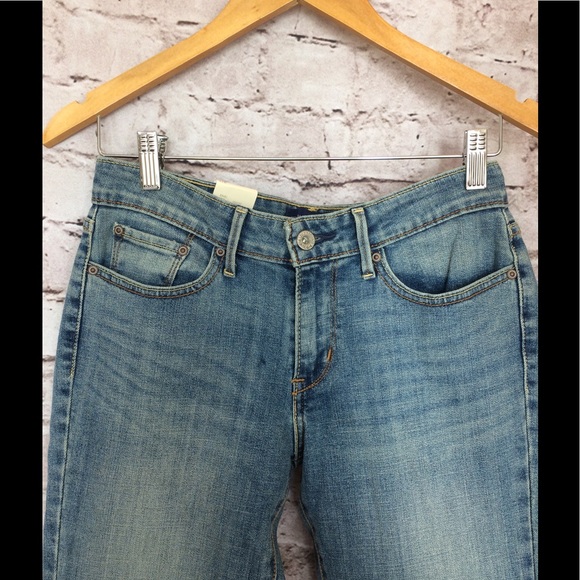 Levi's classic great fitting bootcut jeans. - Picture 3 of 8